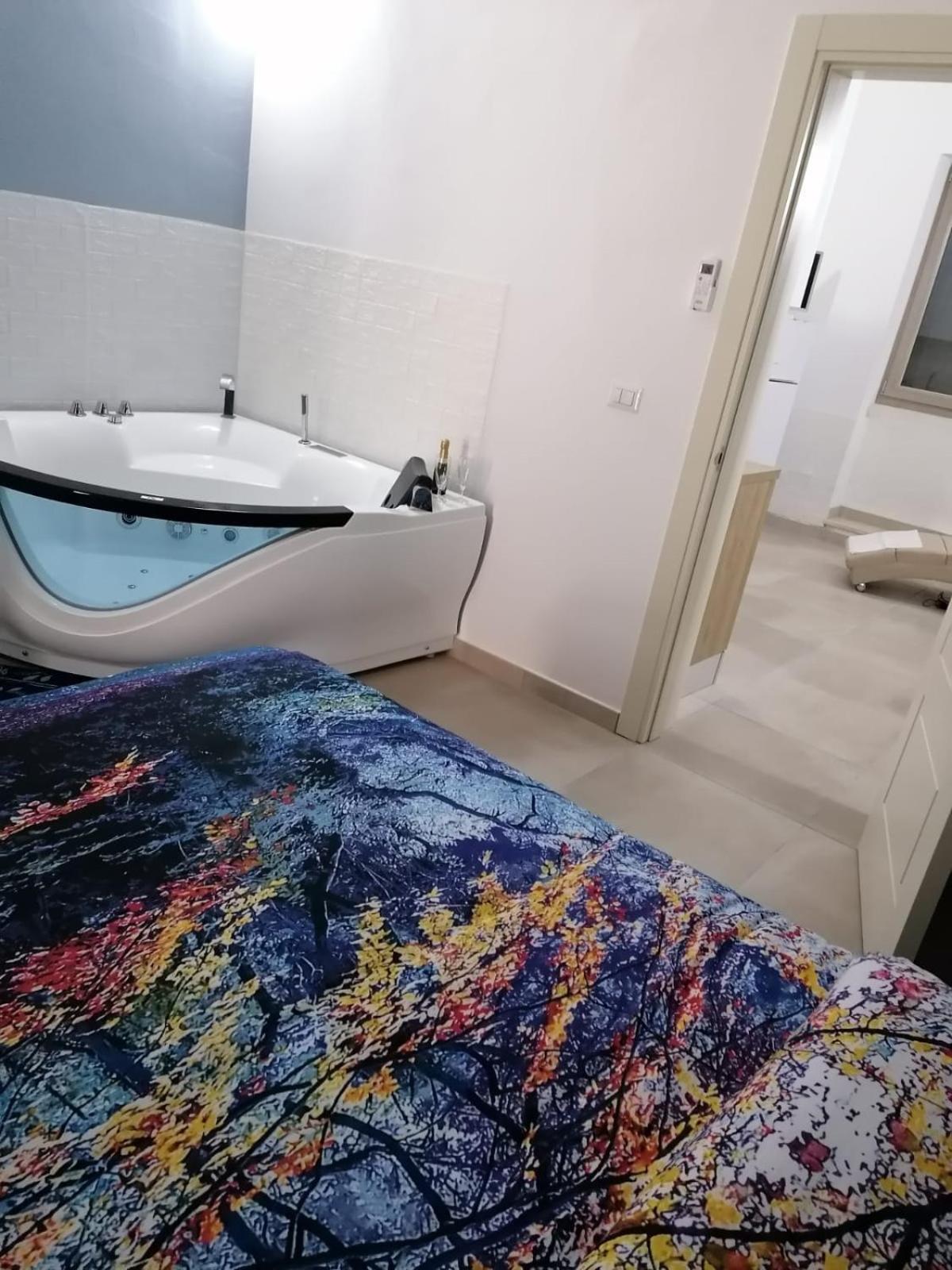 Bed&Dreams In Salento Bilocale Con Vasca Idromassaggio Villa Guagnano Luaran gambar