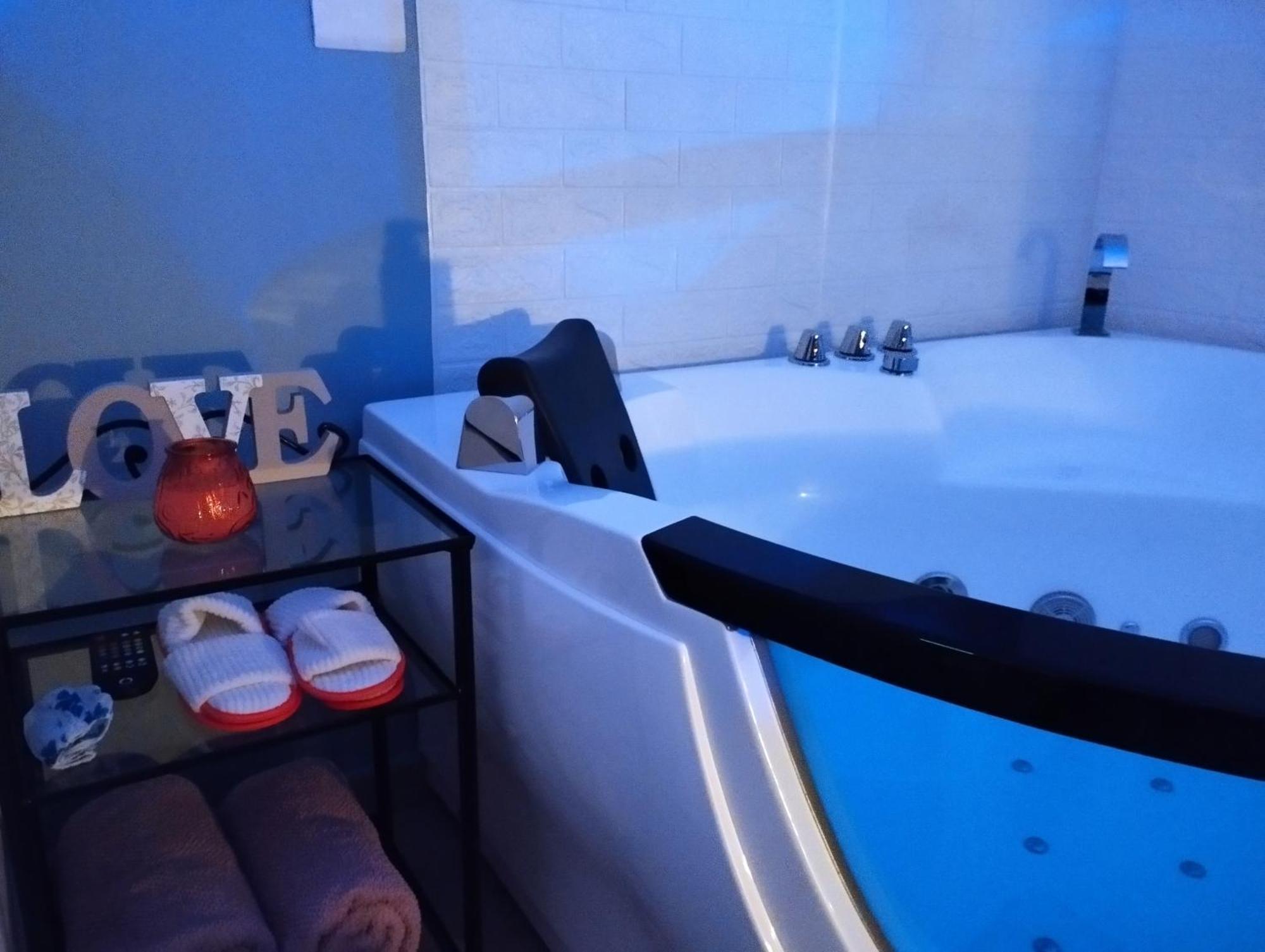 Bed&Dreams In Salento Bilocale Con Vasca Idromassaggio Villa Guagnano Luaran gambar
